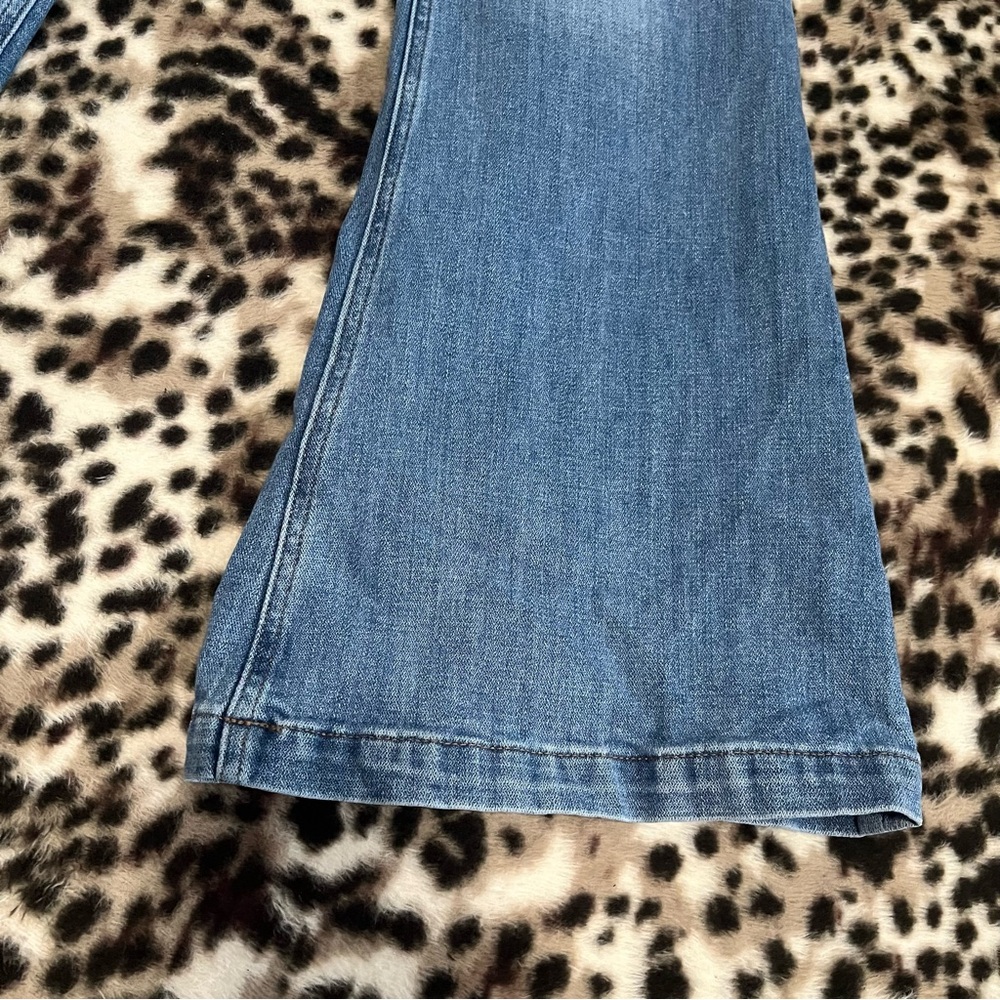 Express waist 32” women’s bell flare high rise jeans - Picture 5 of 12